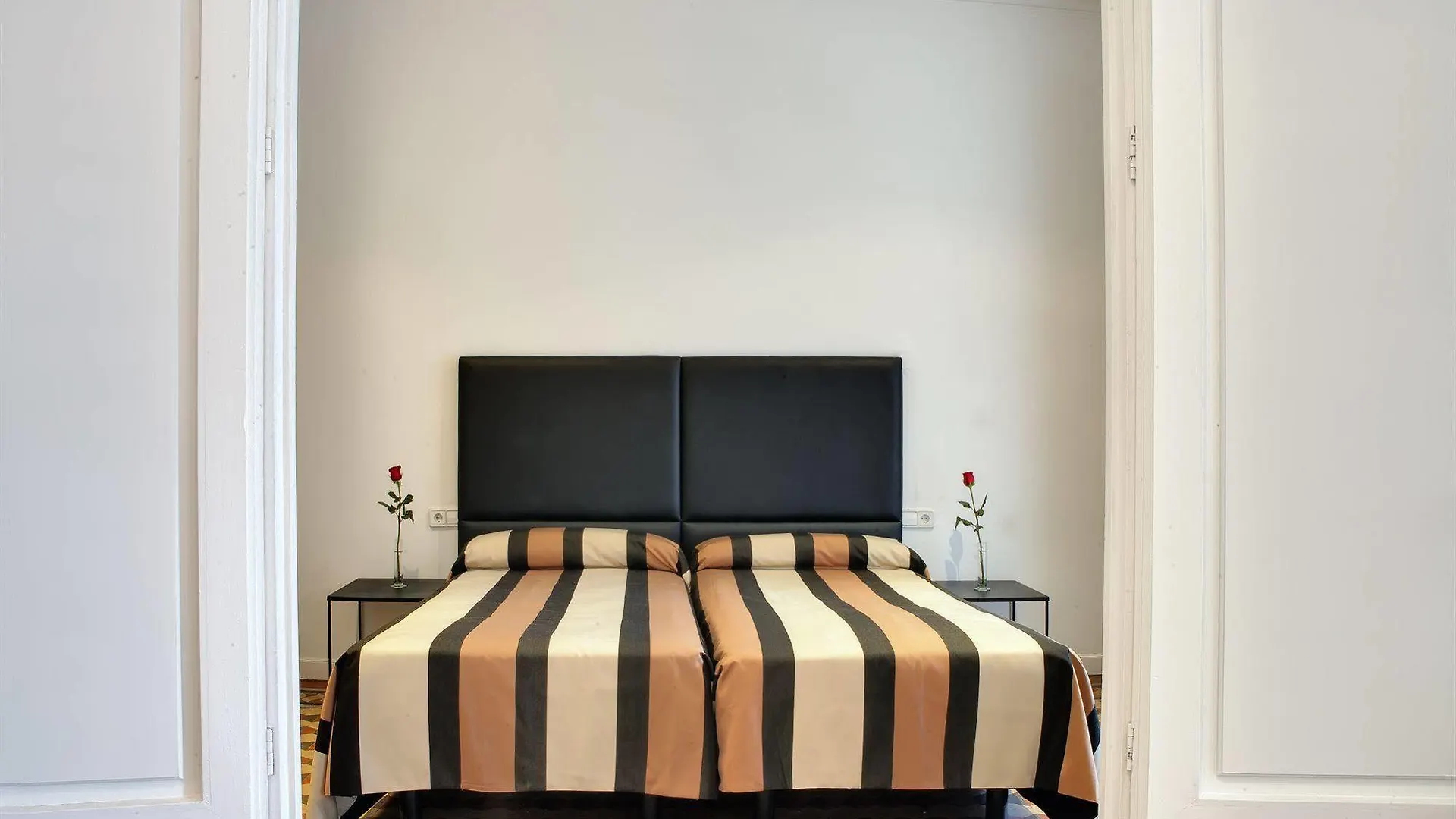 Barcelona Apartment Val 0*,